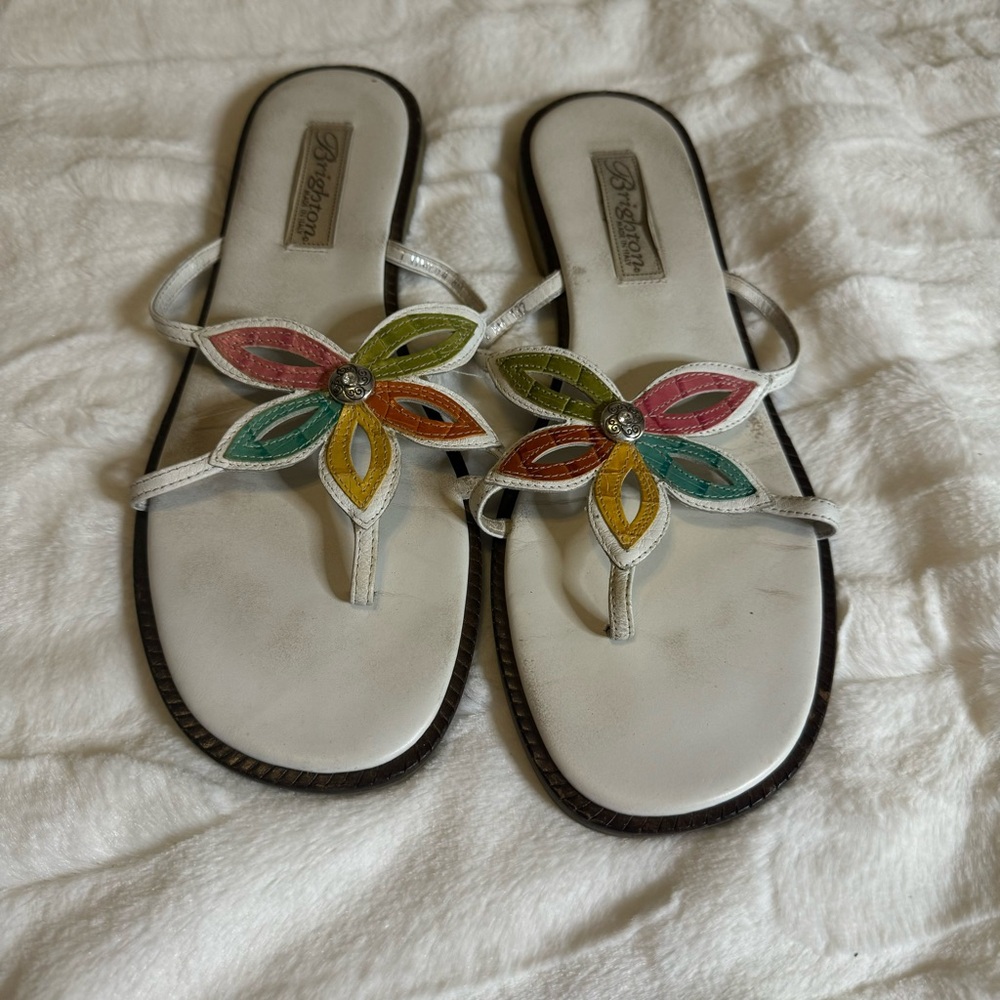 Brighton white leather flower sandal. Size 8